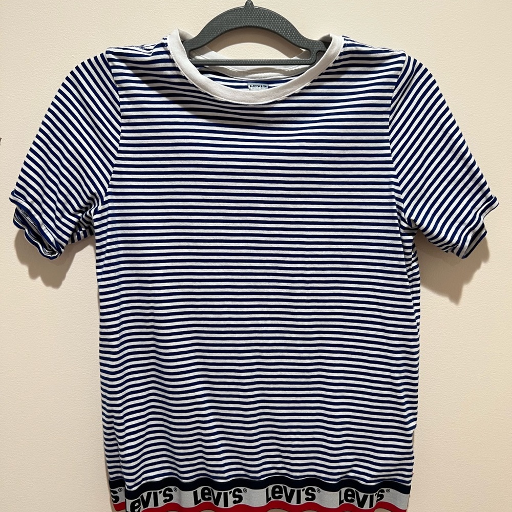 yxl, but could fit a small woman